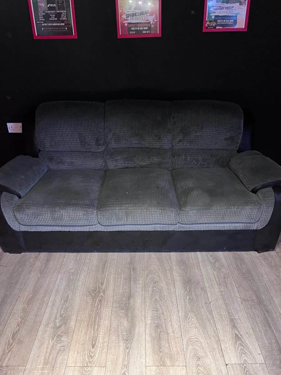 3 seater Couch - Image 1
