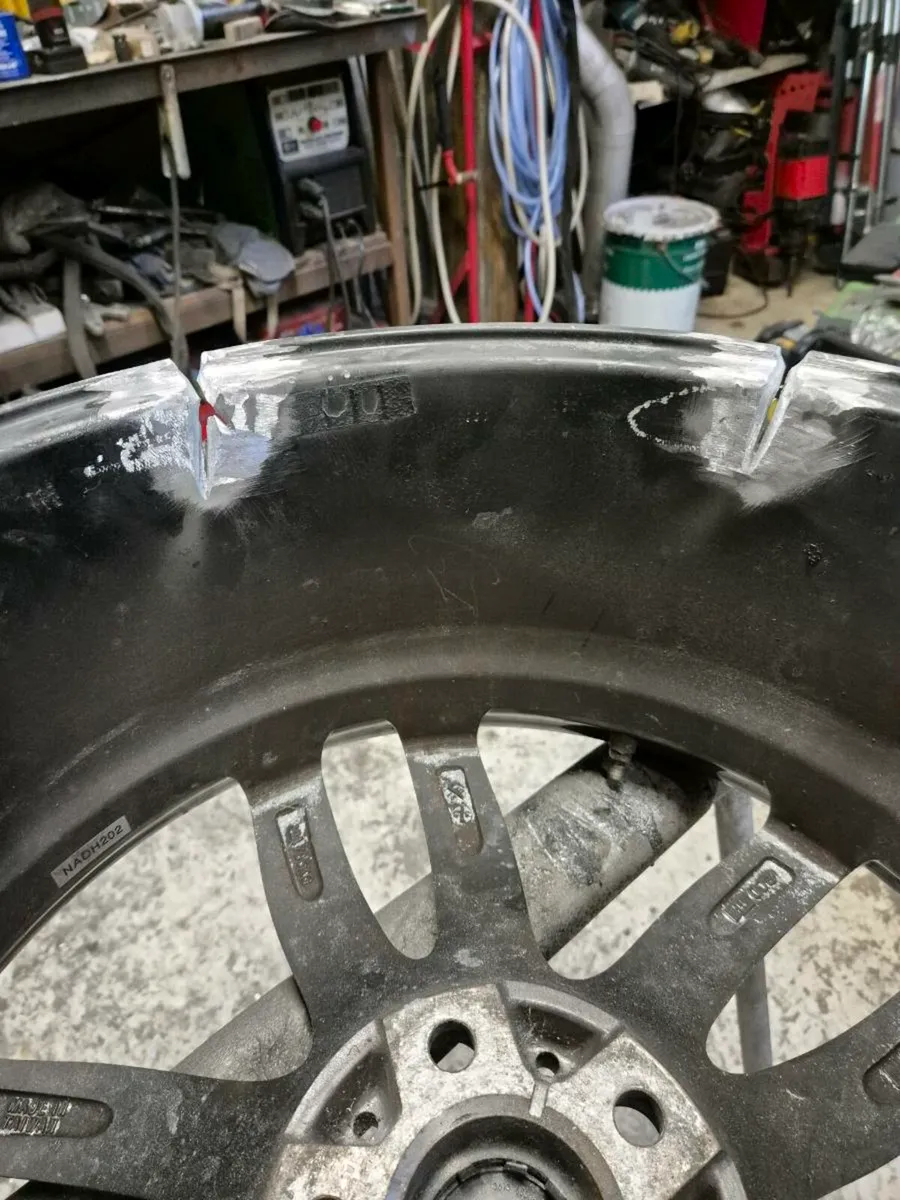 Professional Alloy wheel straightening and welding - Image 3