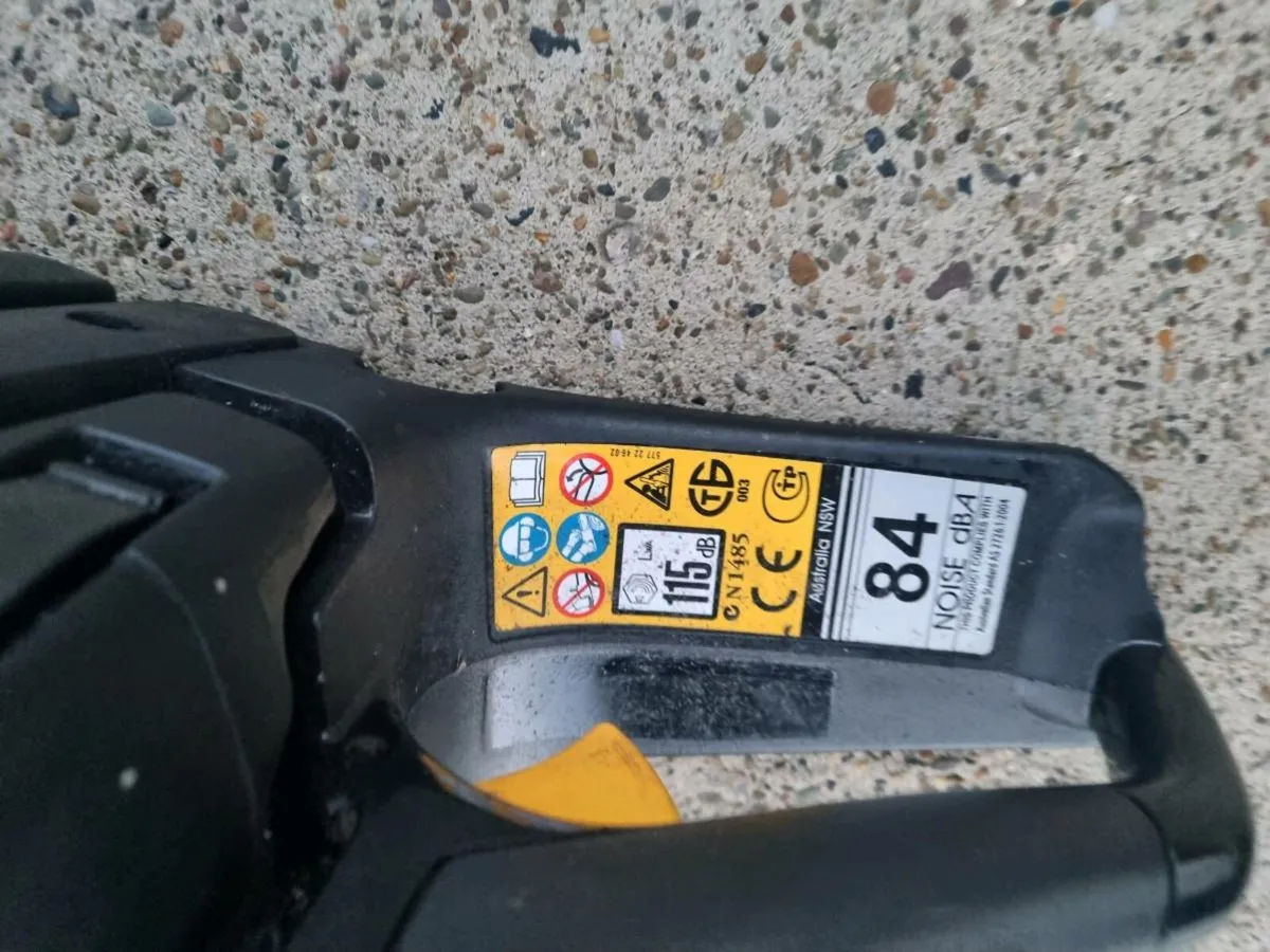McCullough petrol chainsaw only 2 years old - Image 3