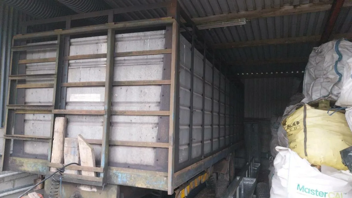 Cattle/bale trailer - Image 2