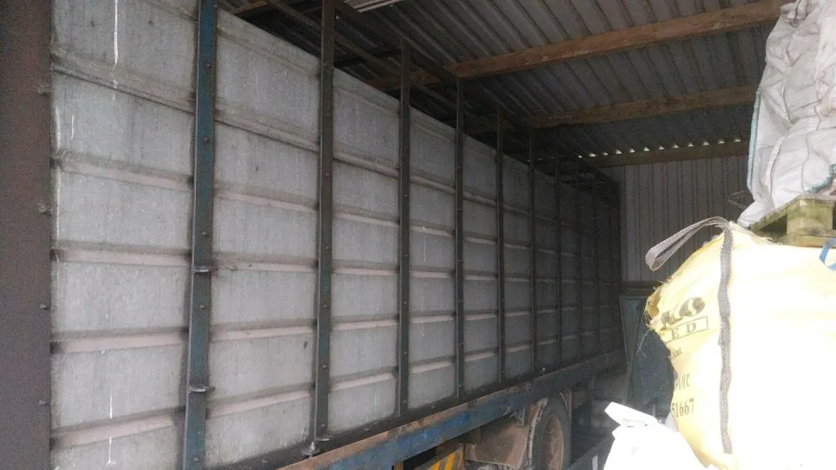 Cattle/bale trailer - Image 1