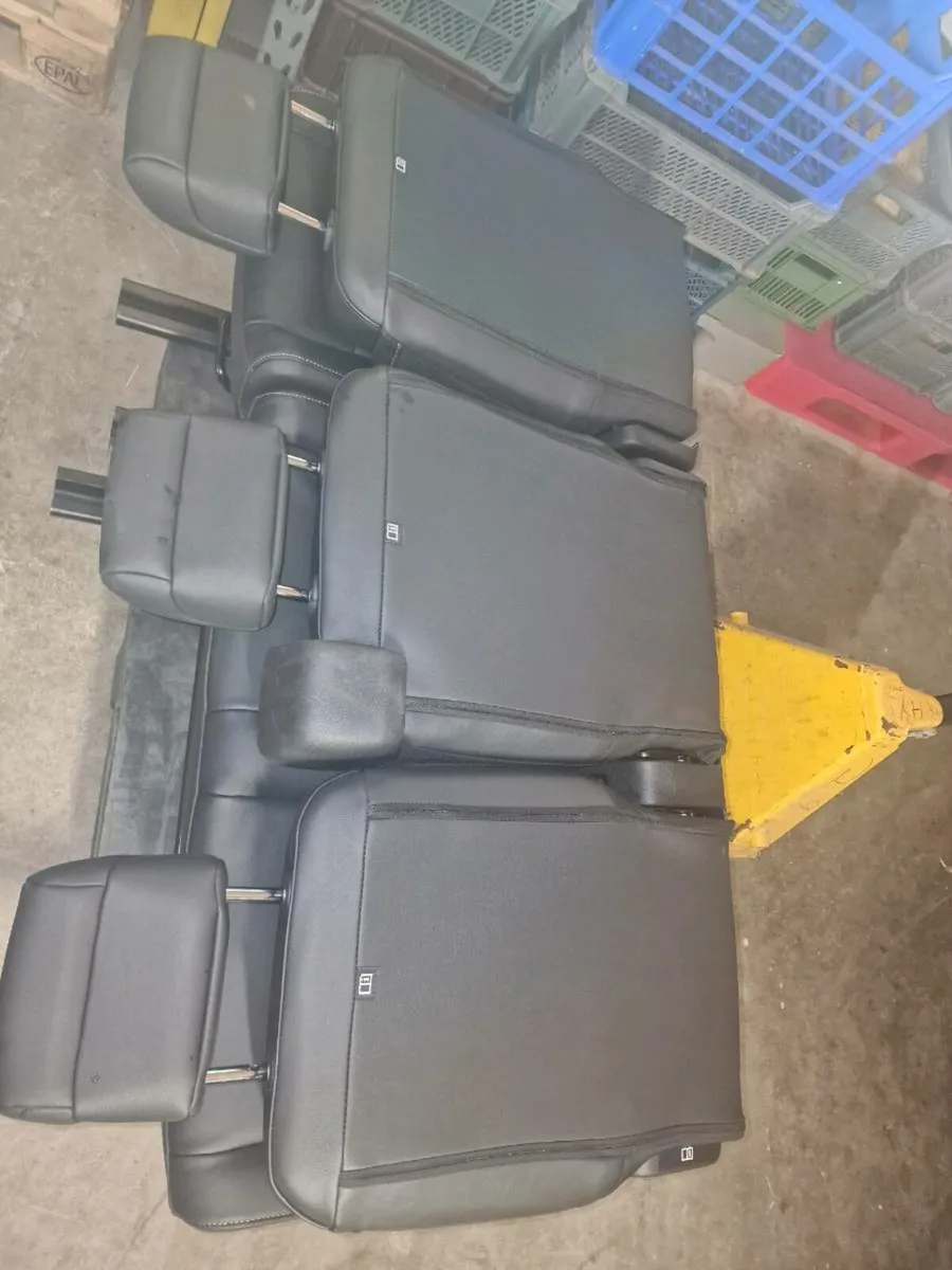 Van seats x3 - Image 3