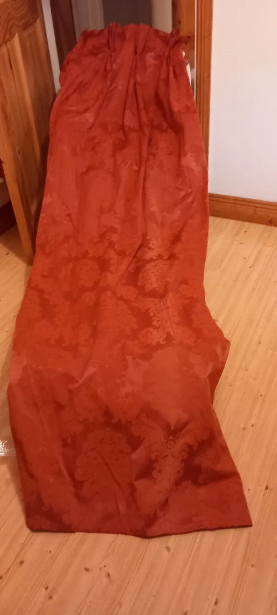 Curtains - Image 2
