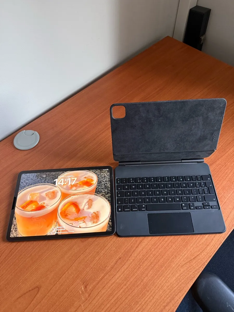 Apple IPad Pro and Keyboard - Image 2