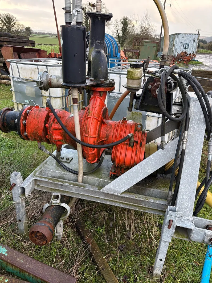 Cri-man pump and Layflat pipe - Image 1