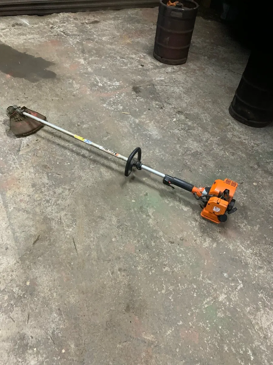 Grass trimmer - Image 1