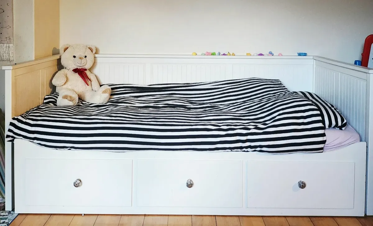 Hemnes day bed - Image 1