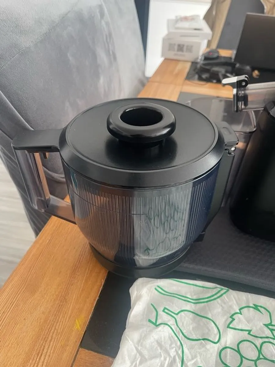 Nama J2 Cold Press Juicer Self Feeding for Hands-Free Operation - Image 3