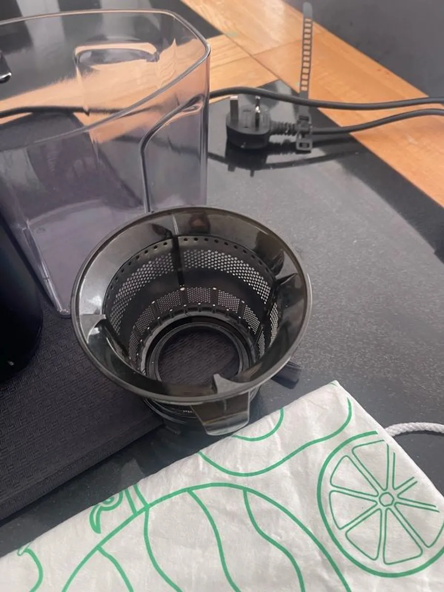 Nama J2 Cold Press Juicer Self Feeding for Hands-Free Operation - Image 4