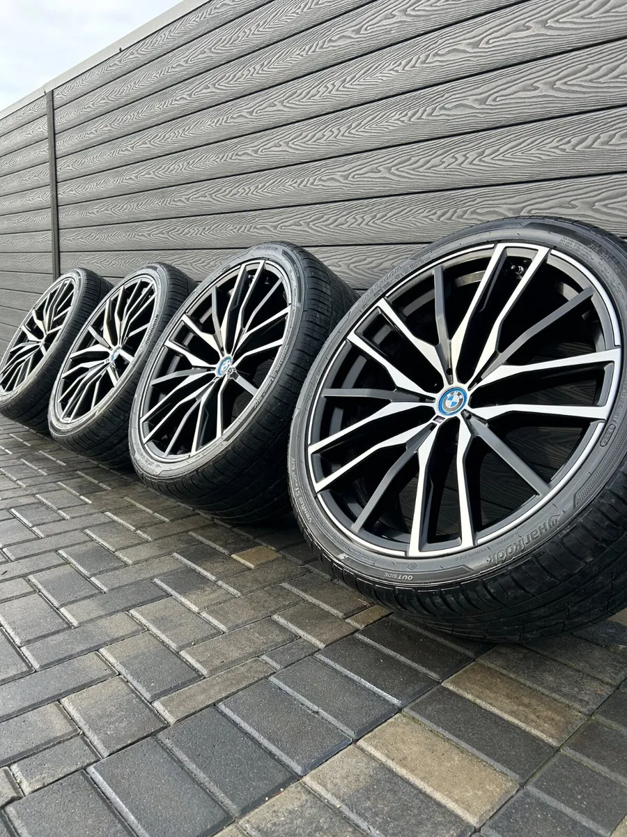 22” GENUINE BMW X5 M-SPORT ALLOY WHEELS & TYRES - Image 1