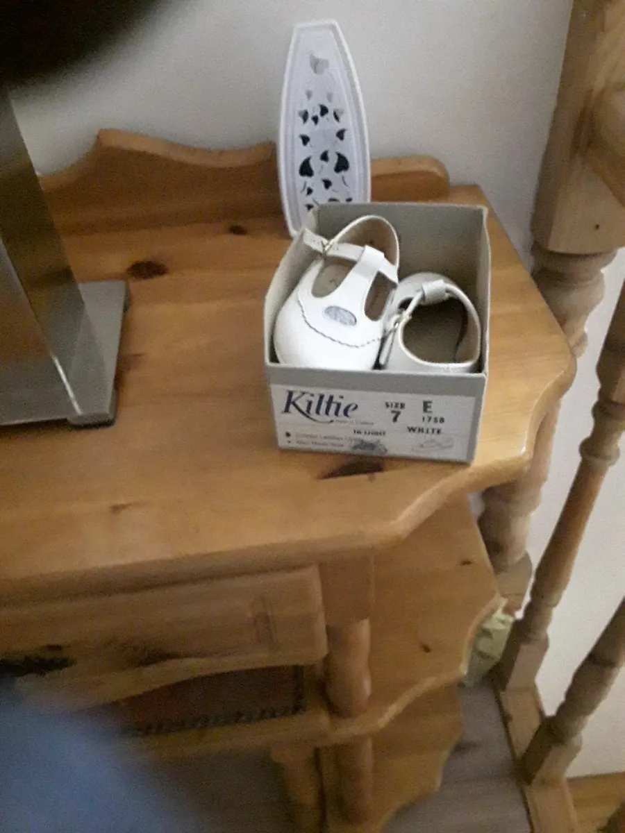 Brand new child's white leather shoes - Image 2