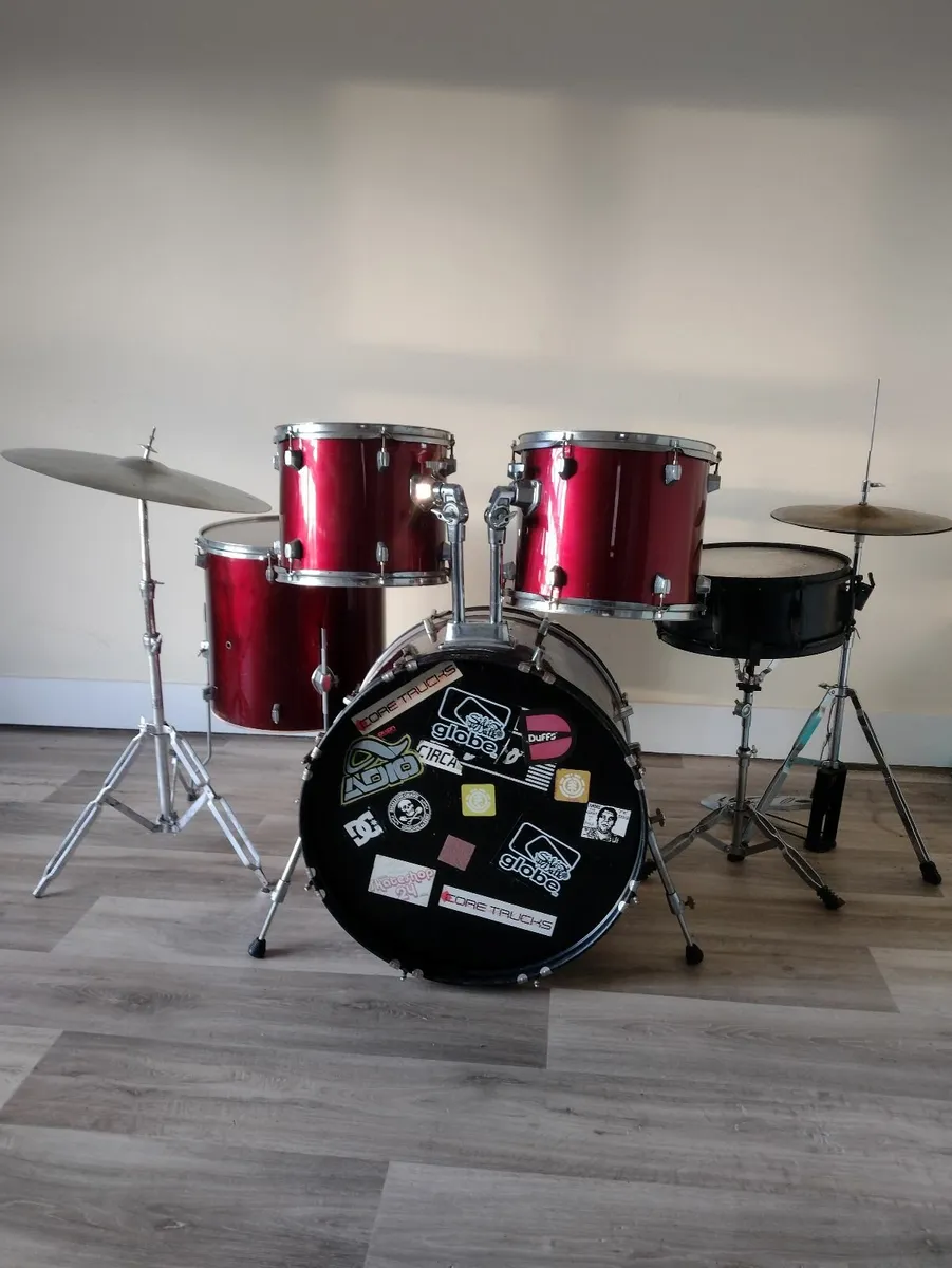 Full Drum Kit.