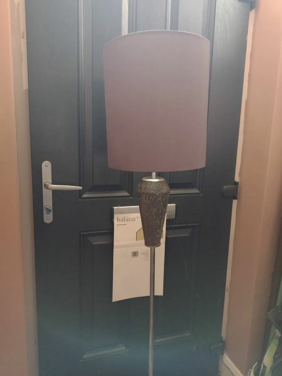 5ft tall heavy chrome floor lamp - Image 4