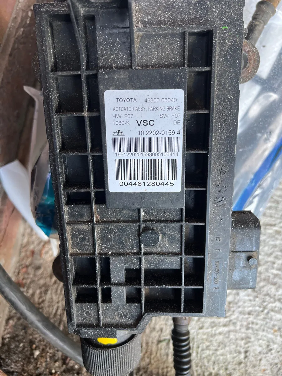 Toyota Avensis complete handbrake module - Image 2