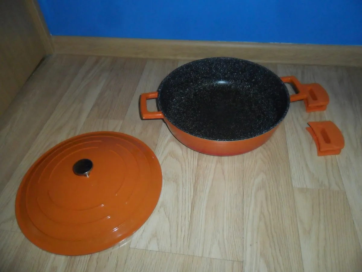 Induction Roaster with Lid 28 cm, Casserole Dish, - Image 1