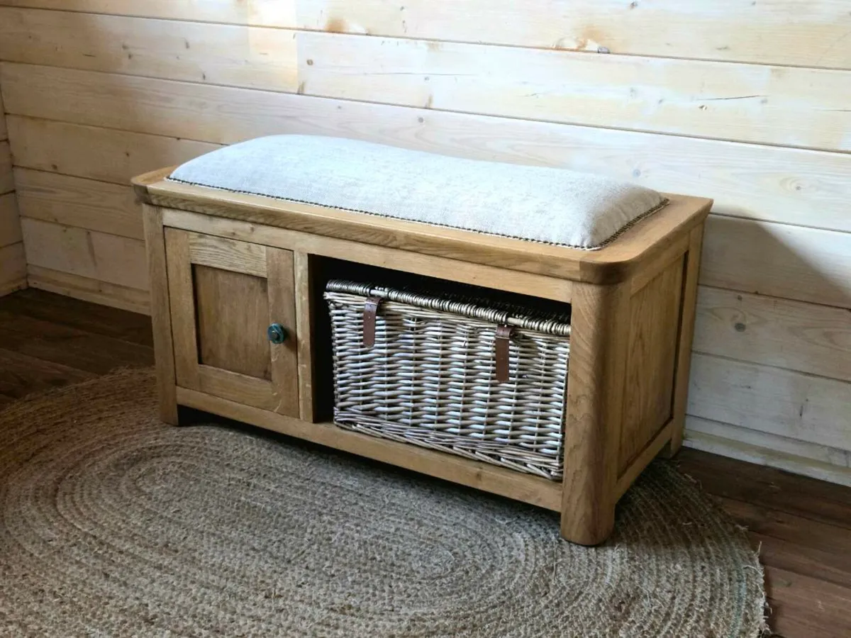 Oak hallway seat with wicker basket - Image 1