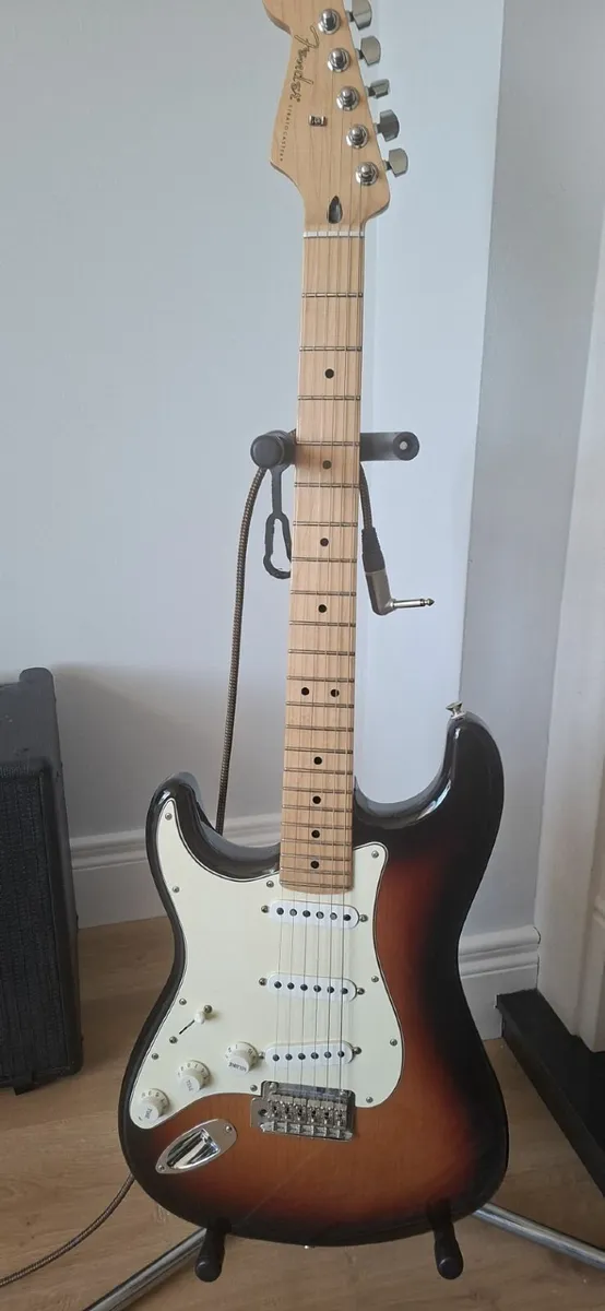 FENDER PLAYER STRATOCASTER LEFT HANDED - Image 1