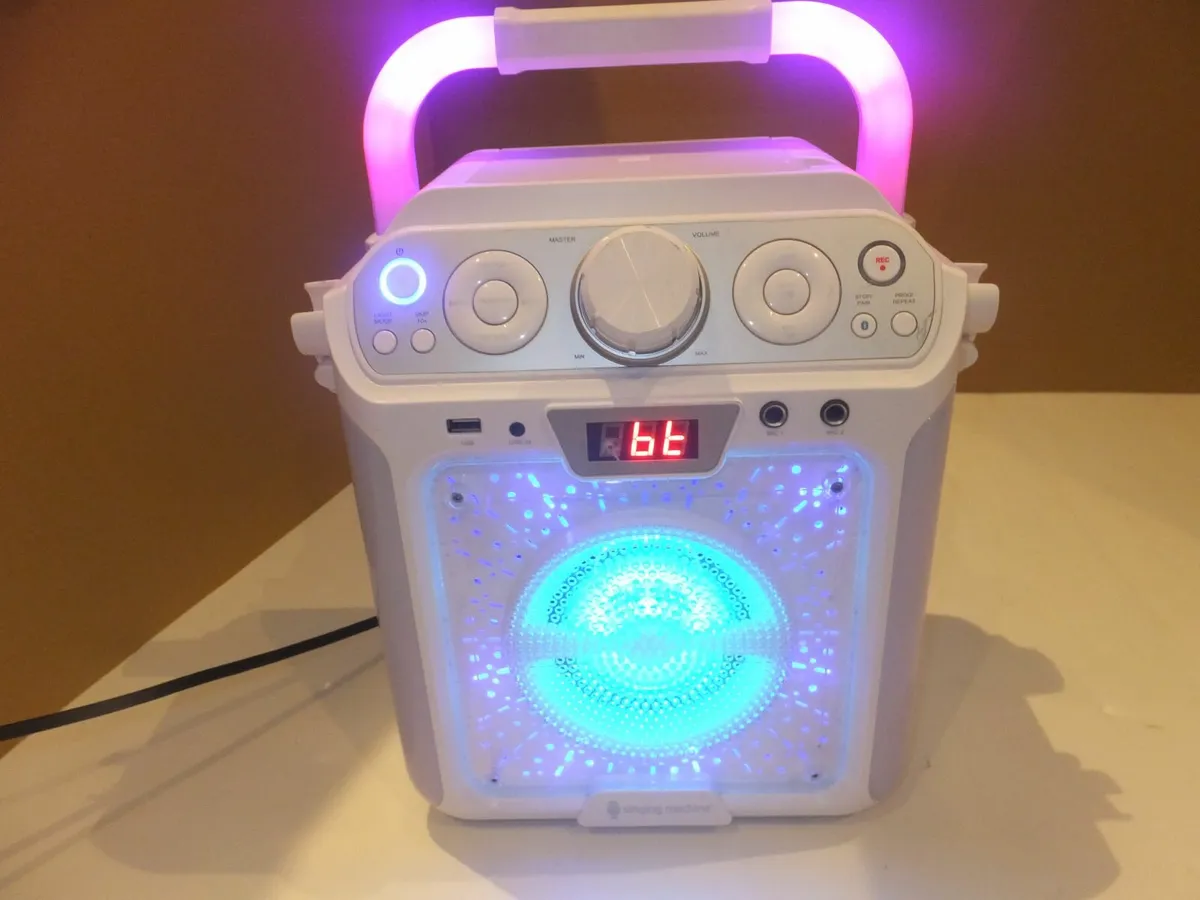 Bluetooth, USB, CD player - Image 1