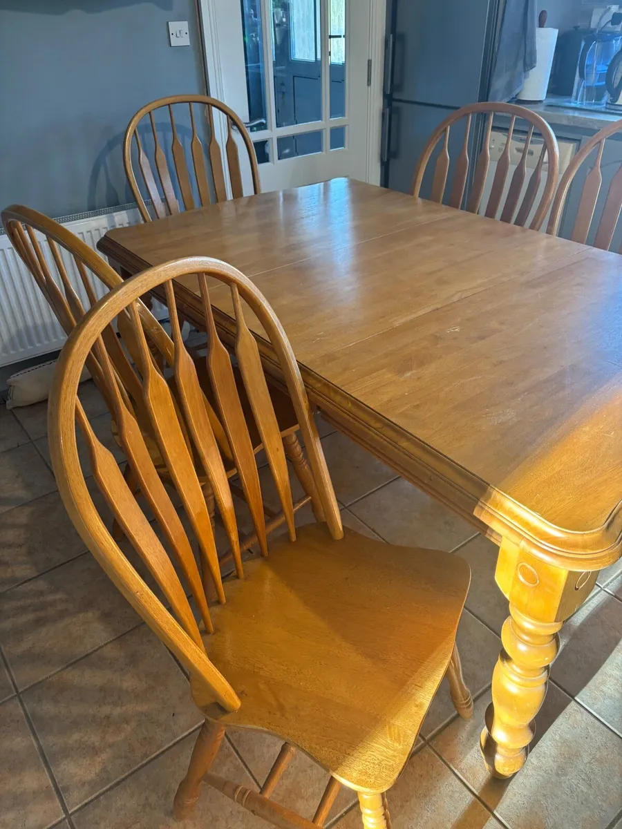 Kitchen table and chairs - Image 4