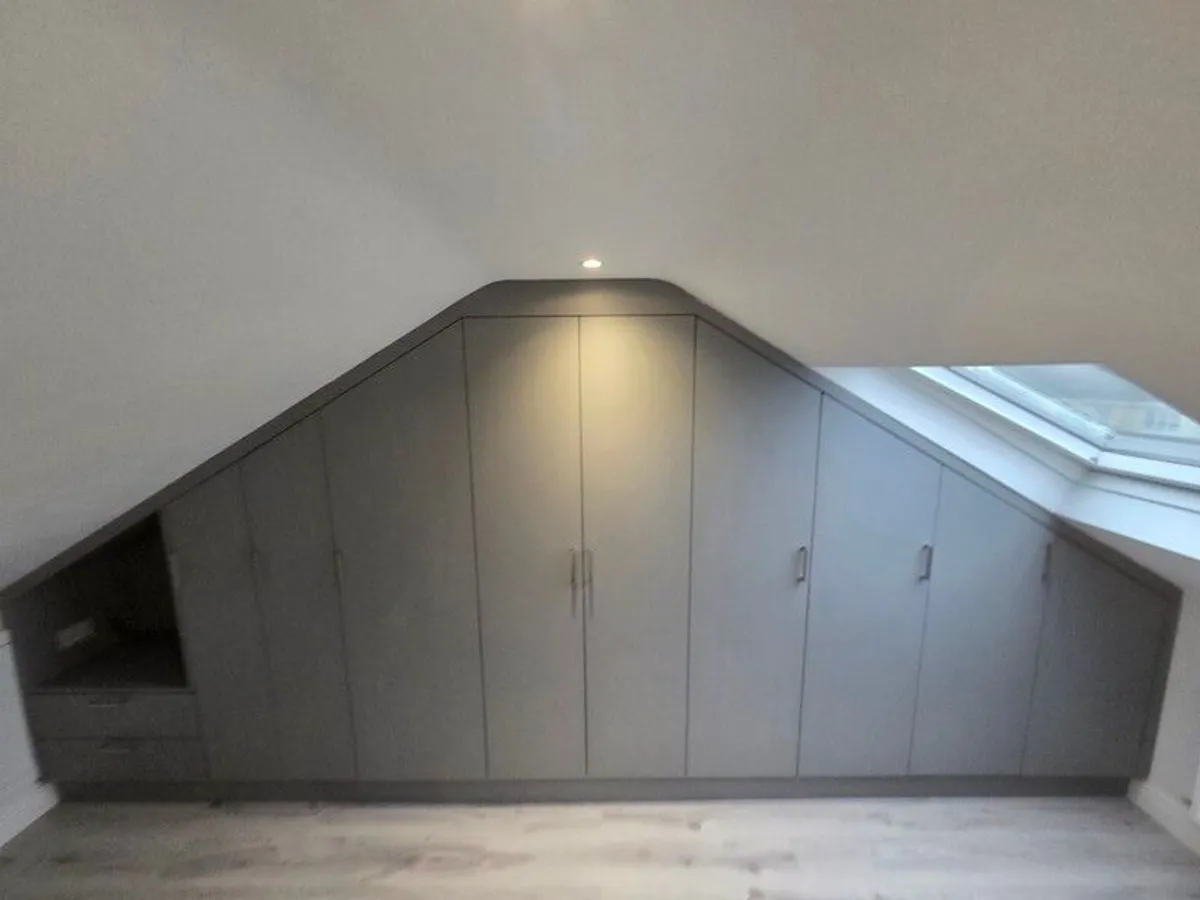 Kitchen Island - Image 4