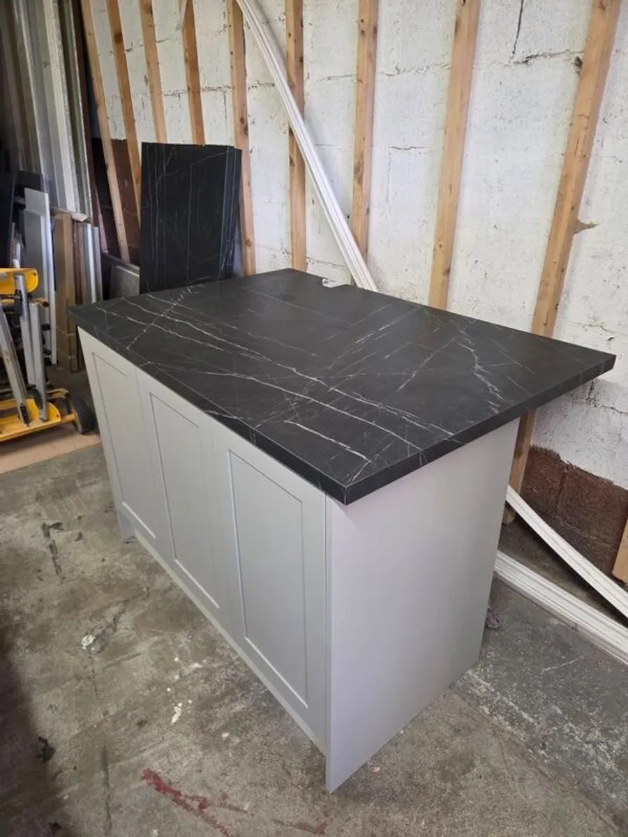 Kitchen Island - Image 1