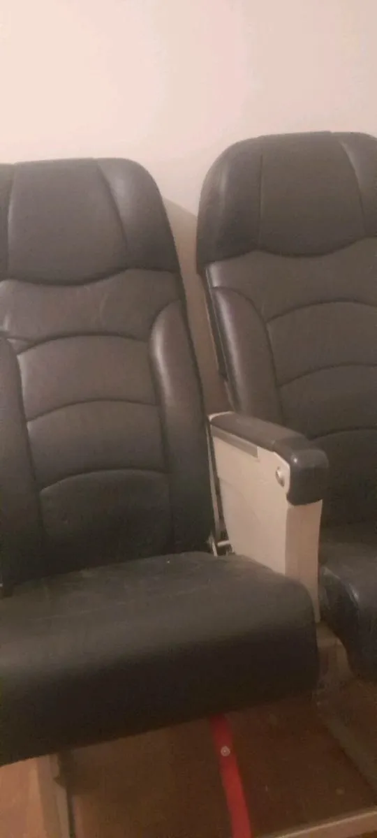 2 airplane seats - Image 3