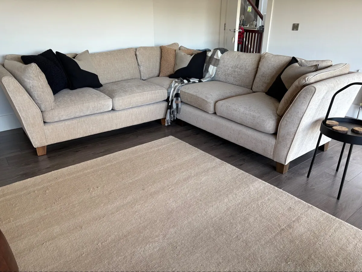 Sofa - like new condition - Image 1