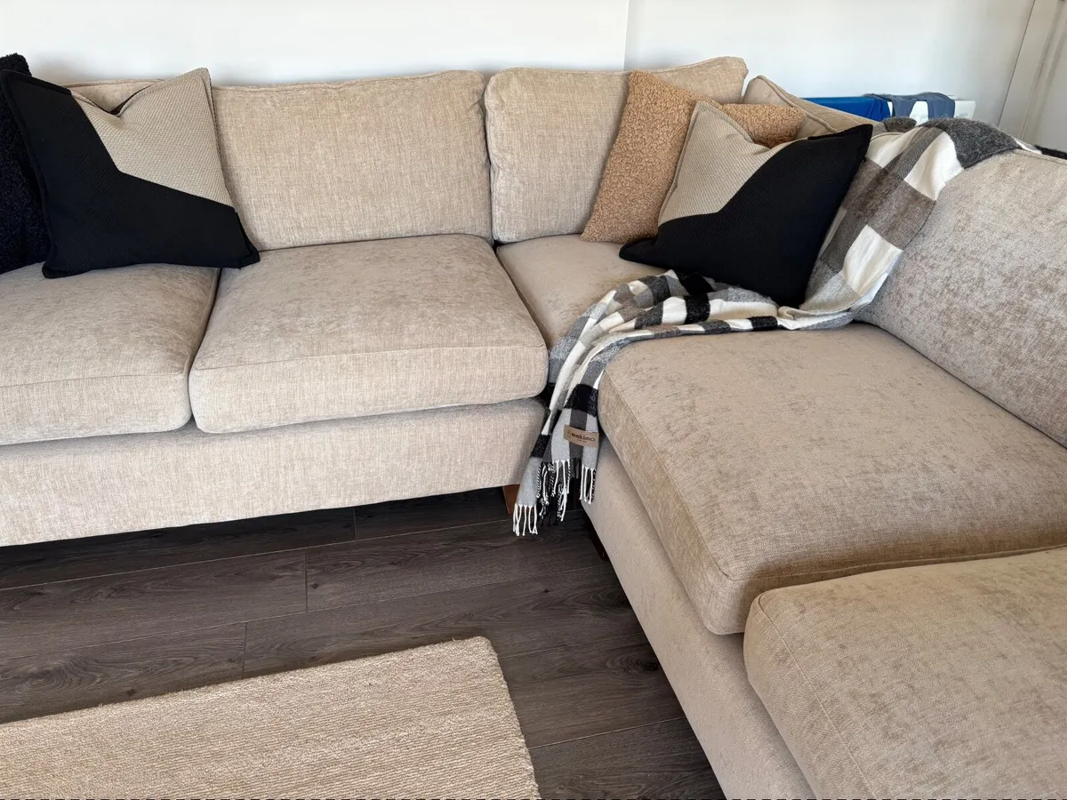 Sofa - like new condition - Image 3