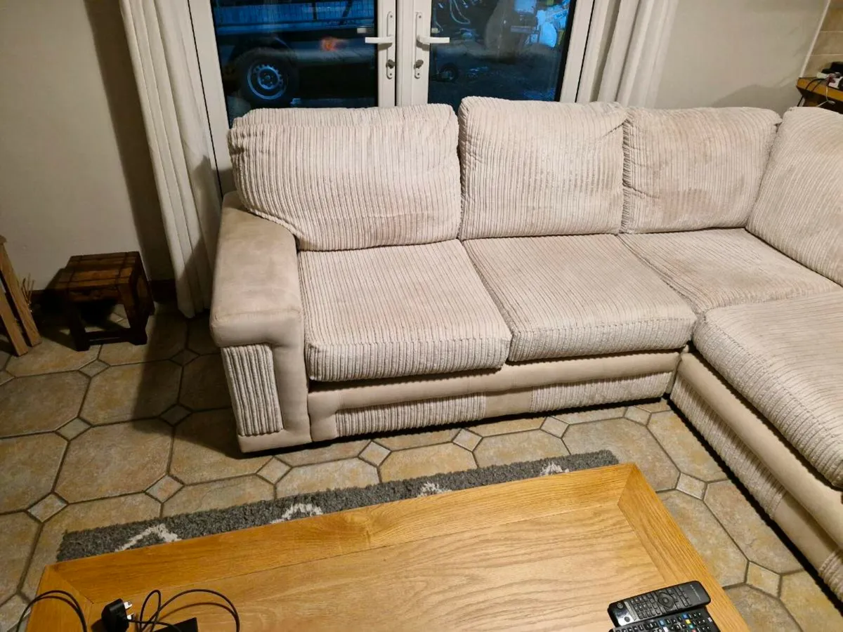 Cream corner couch - Image 3