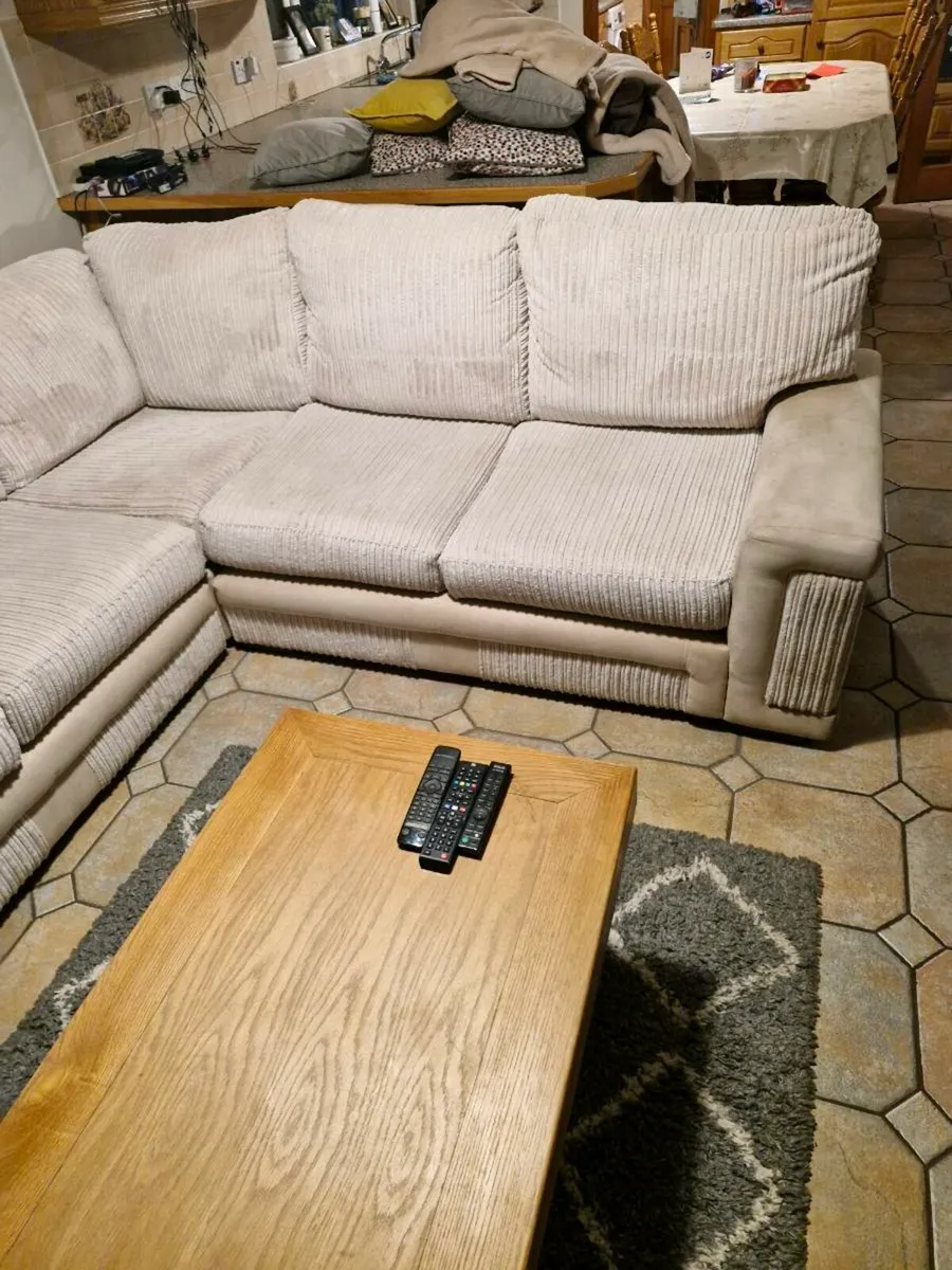 Cream corner couch - Image 4