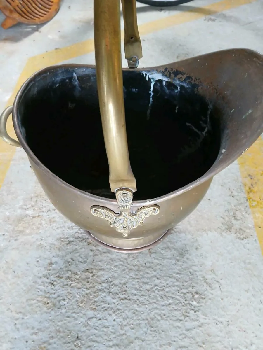 Brass coal scuttle - Image 1