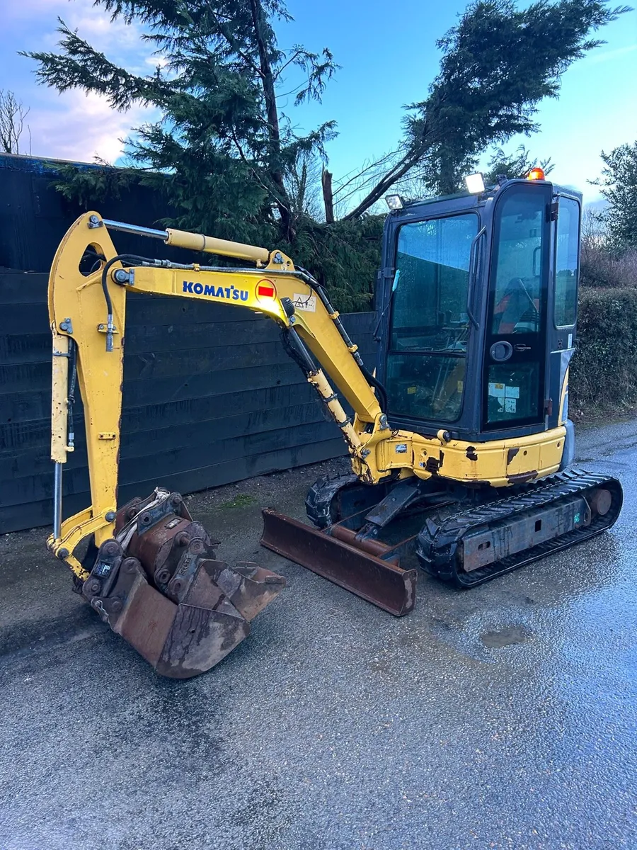2015 KOMATSU 2.8 ton mini digger for sale - Image 1