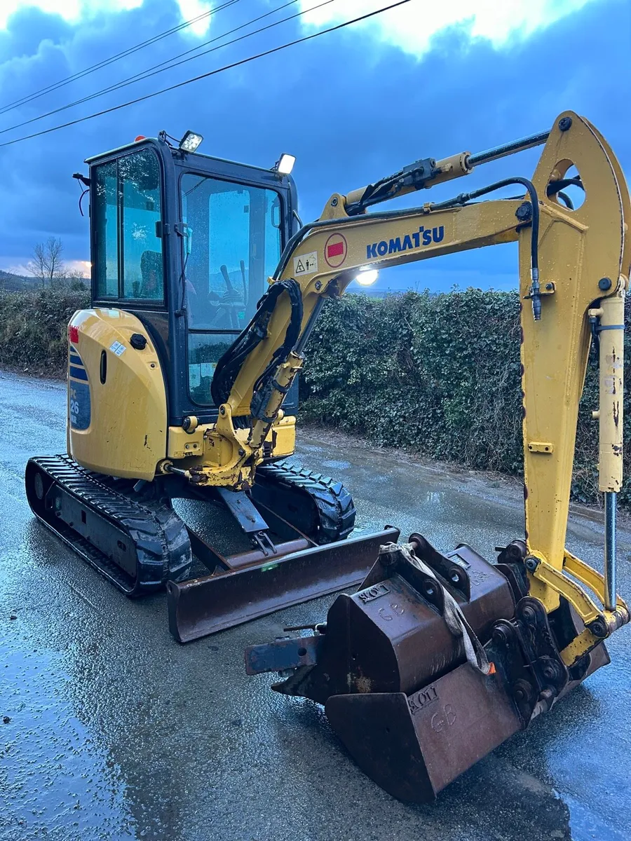 2015 KOMATSU 2.8 ton mini digger for sale - Image 2