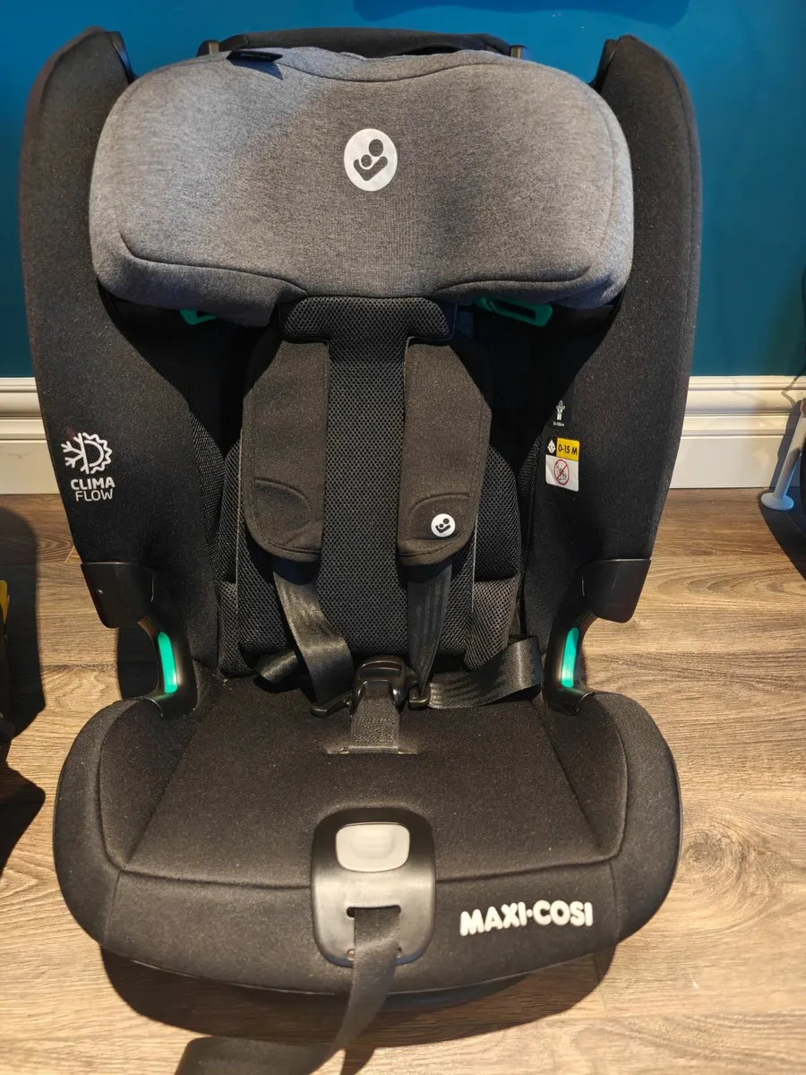 Maxi-Cosi Titan Pro i-Size Car Seat - Image 1