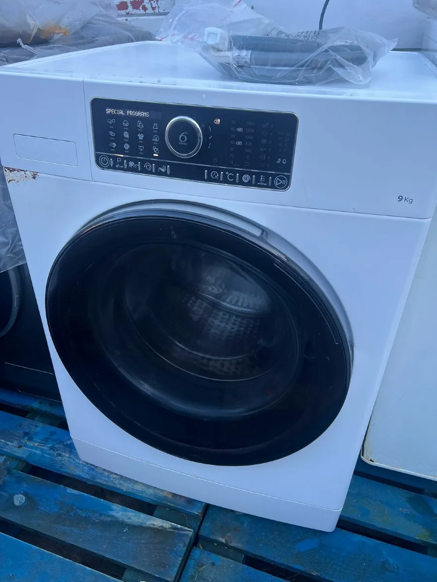 Whirlpool 9kg 1400rpm Freestanding Washing Machine - Image 2