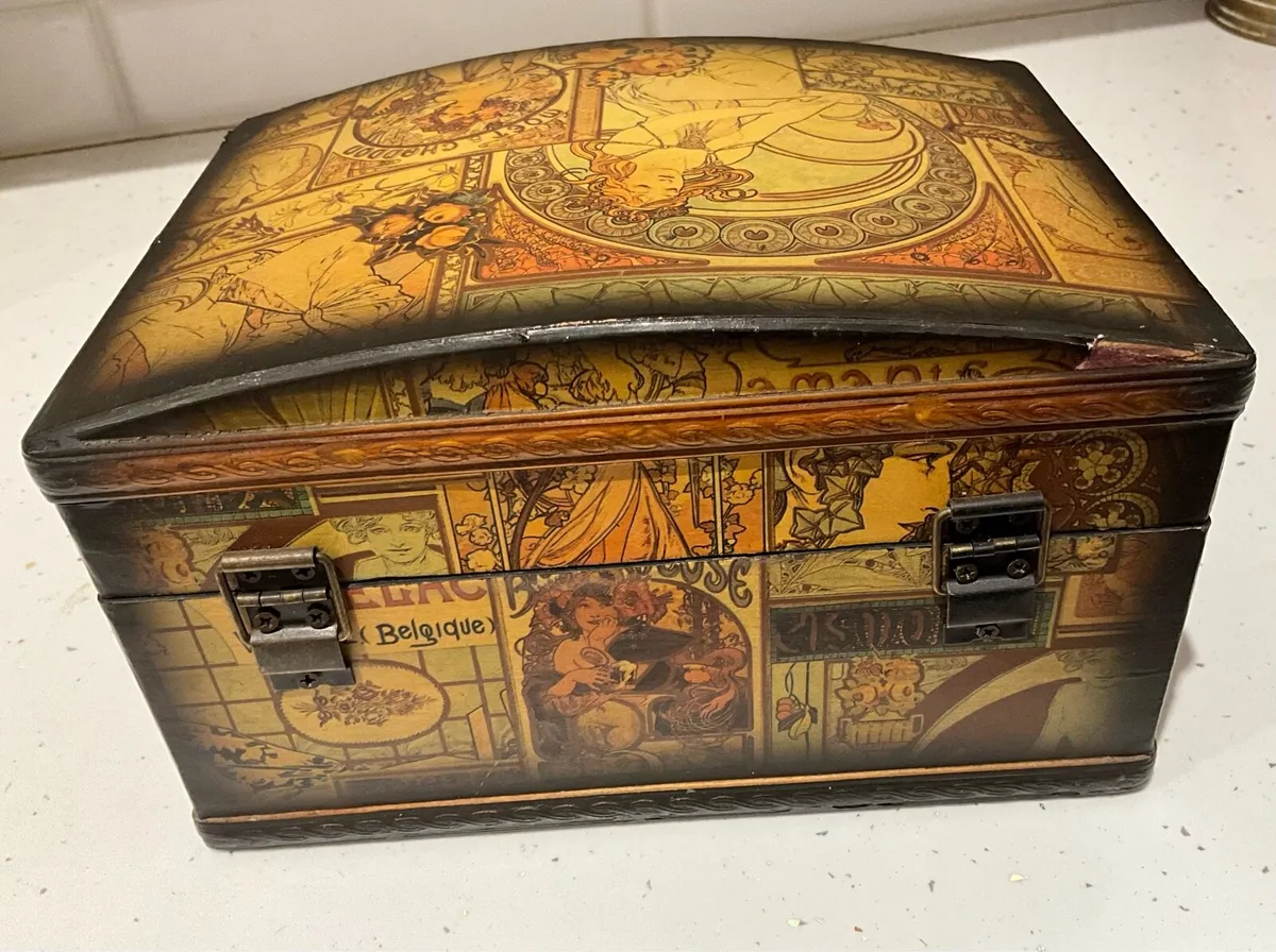 A Vintage Wooden Domed Top Box 1960s/1970s - Image 1