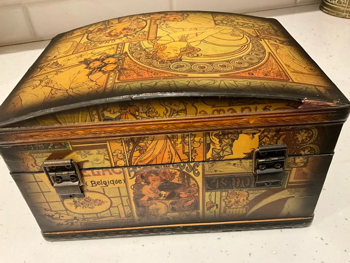 A Vintage Wooden Domed Top Box 1960s/1970s - Image 2