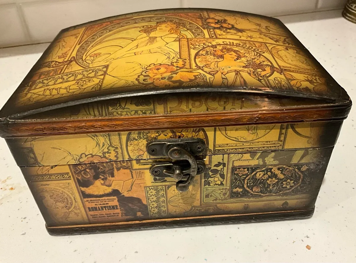 A Vintage Wooden Domed Top Box 1960s/1970s - Image 3