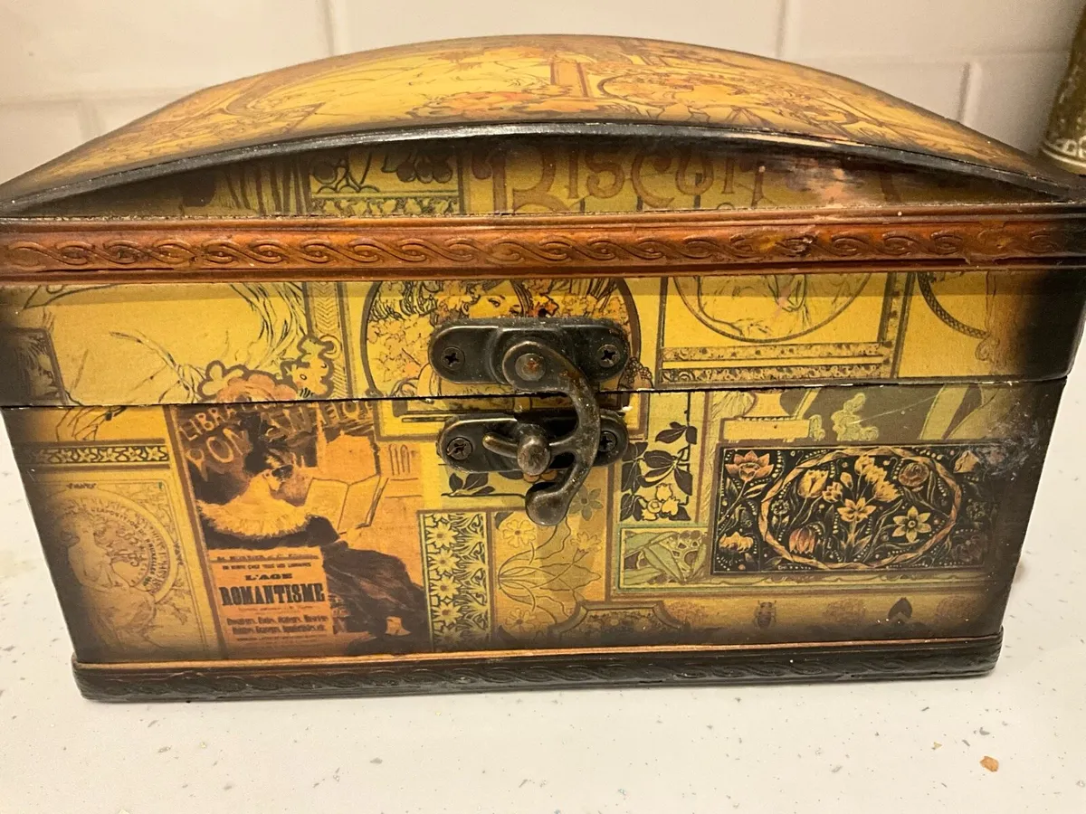 A Vintage Wooden Domed Top Box 1960s/1970s - Image 4