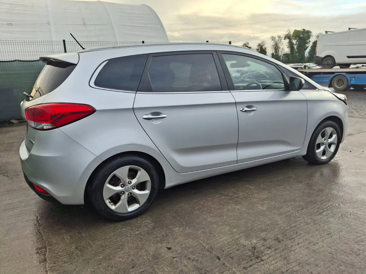 162 Kia Carens  7 seater  1.7 Diesel - Image 3
