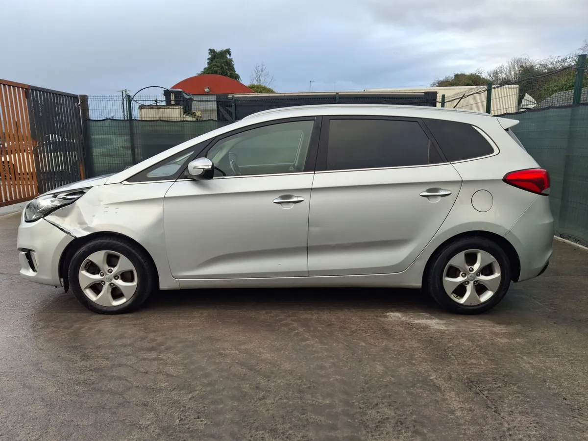 162 Kia Carens  7 seater  1.7 Diesel - Image 4