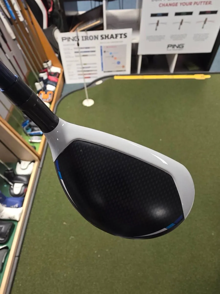 Like New Taylormade Sim2 Max 4 Hybrid - Image 3