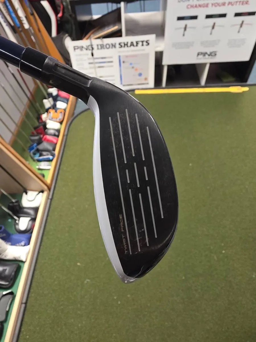 Like New Taylormade Sim2 Max 4 Hybrid - Image 4
