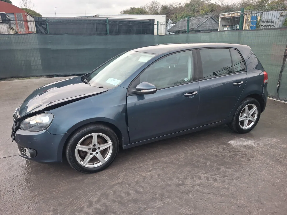 2012 Volkswagen Golf  Trendline  1.6 Tdi - Image 2