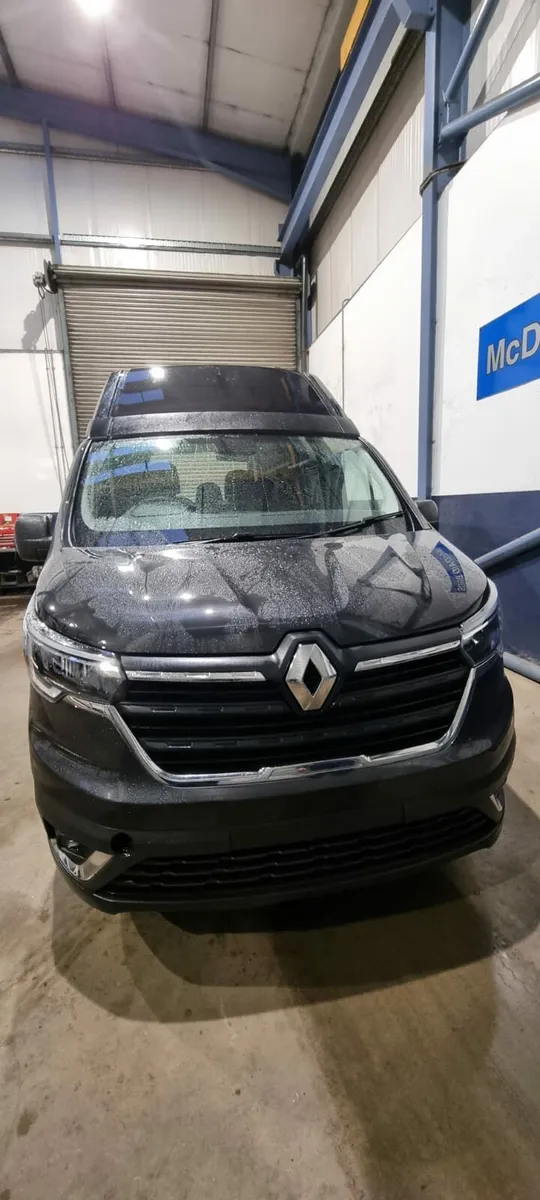 Renault Trafic 9 seater - Image 3