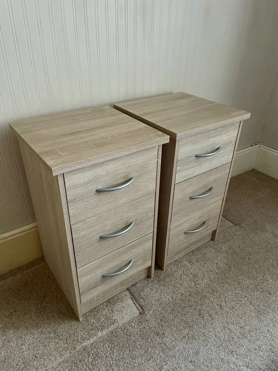 Pair of Bedside lockers - Image 3