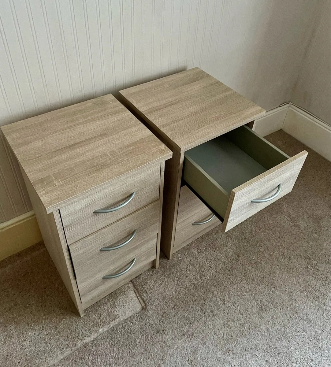 Pair of Bedside lockers - Image 2
