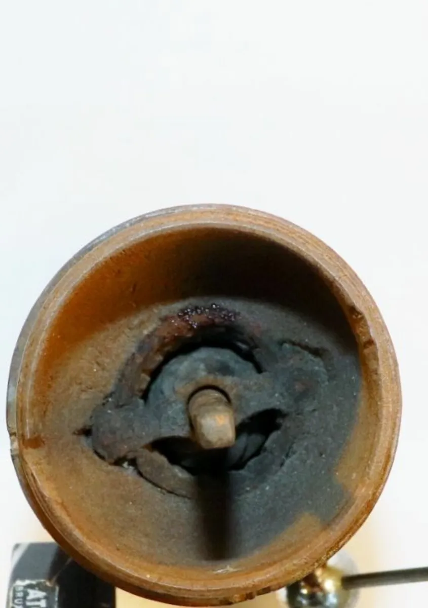 Antique treen cylinder - Image 3