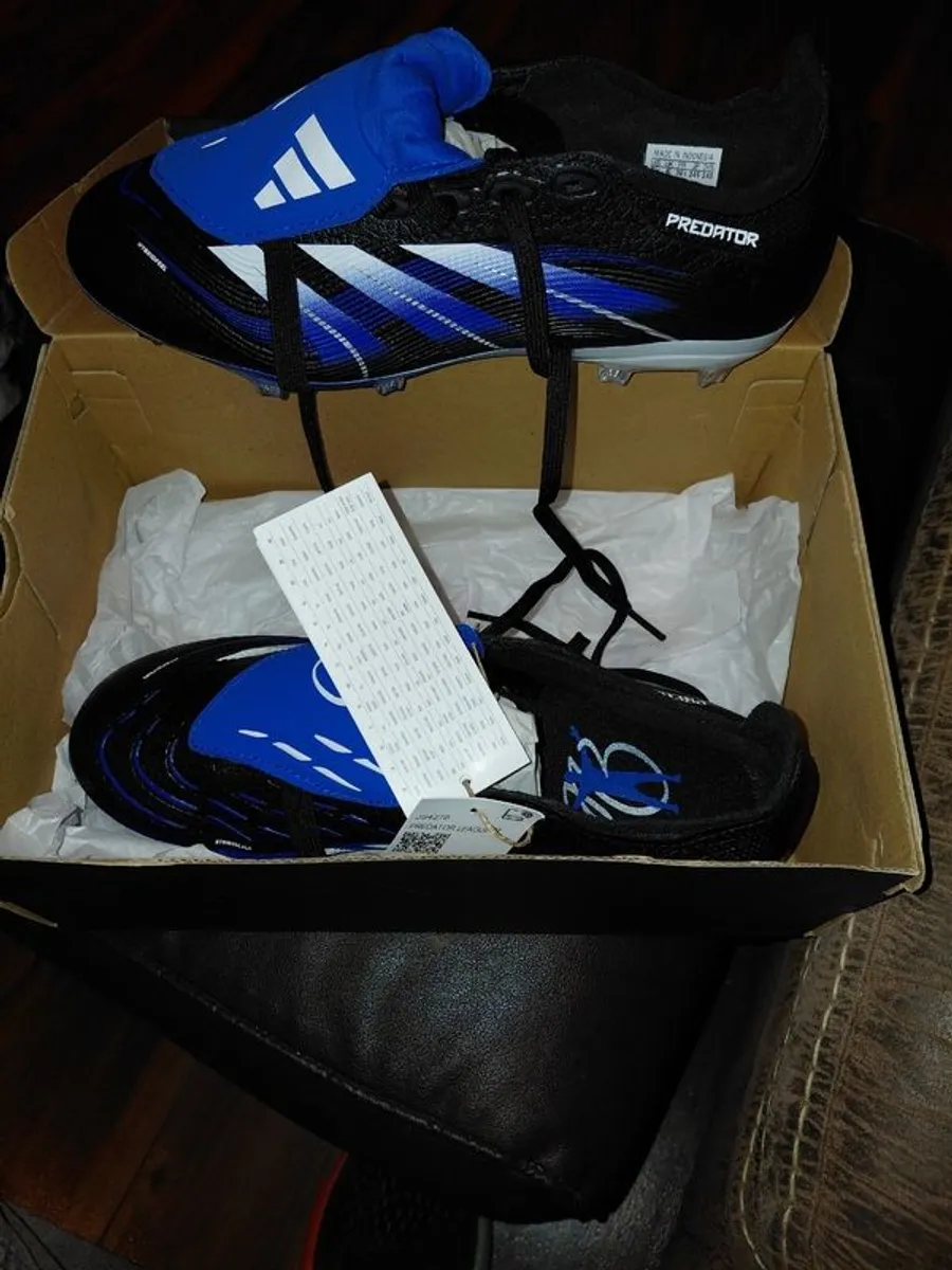 Football boots - Image 1