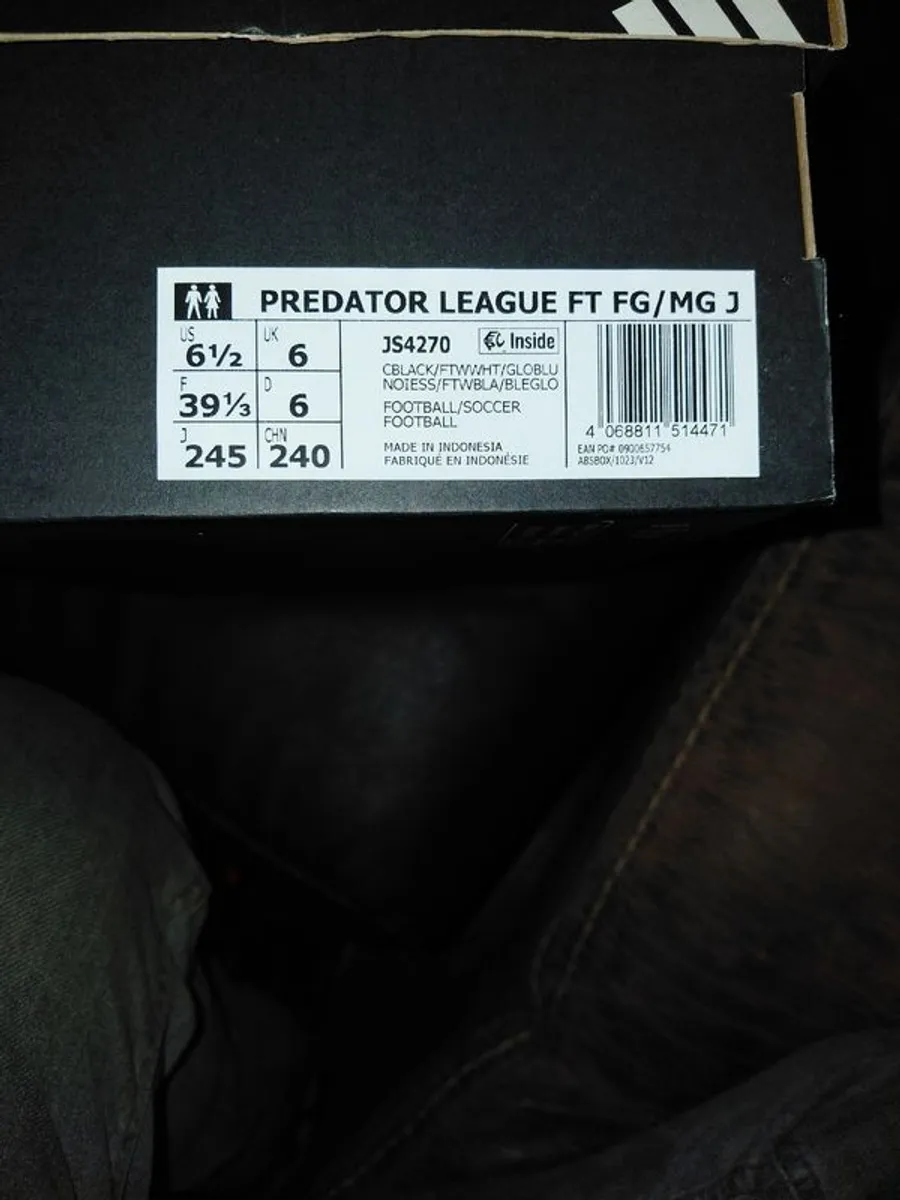 Football boots - Image 3